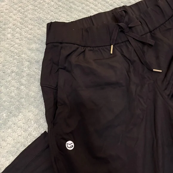 Gradual Women's Black Athletic Ankle Pants sz medium - Picture 7 of 8